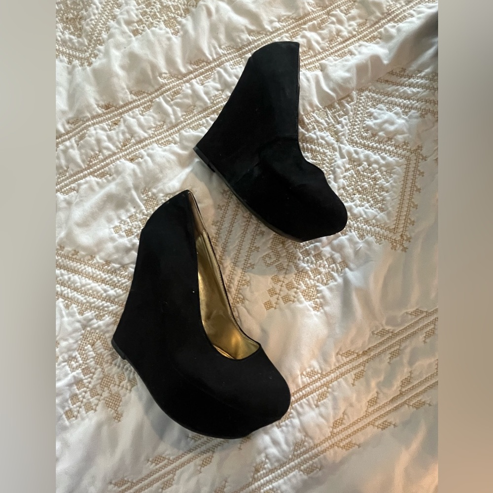 Black wedge heels